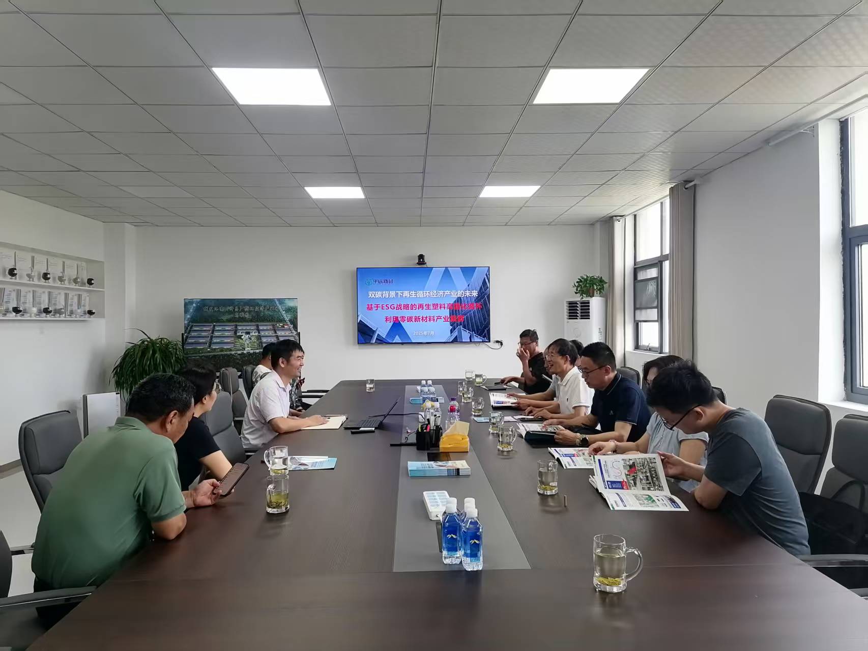 許昌市科技局、上海理工大學(xué)專家團(tuán)隊(duì)來公司做 技術(shù)交流?